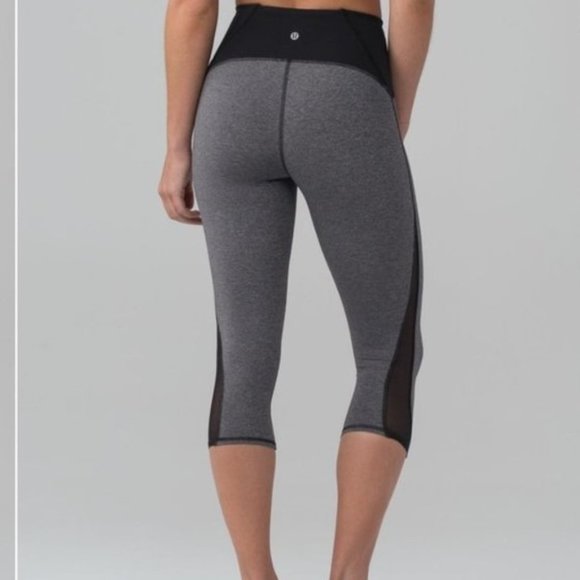 Lululemon Train Times Crop in Heathered Black/Black Size 6 - Picture 3 of 15